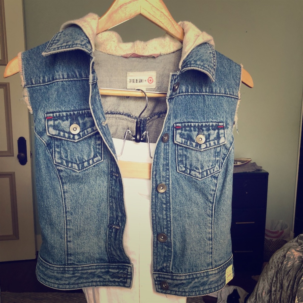 Target Feed M Medium Denim Sleeveless Jean Jacket